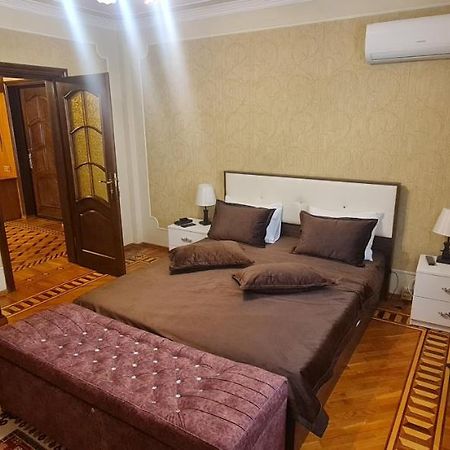 Gold Wall Apartment Баку Экстерьер фото